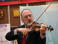 Paul Rosenthal in concert playing J.S. Bach's Gavotte en Rondeau in E Major